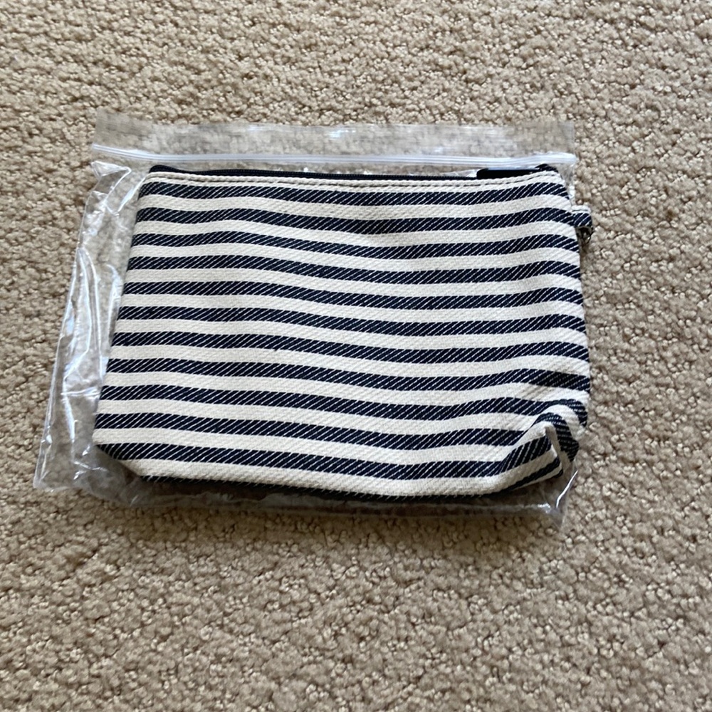 Thirty-one mini zipper pouch